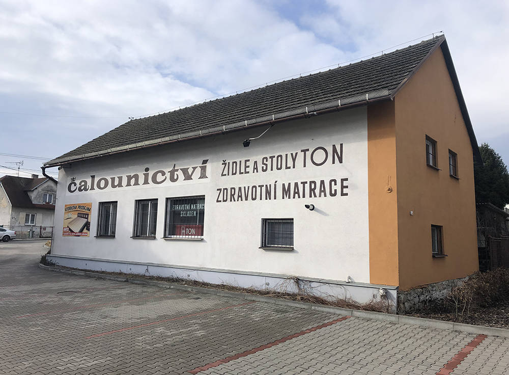 ČALOUNICTVÍ PĚNTKA foto venkovní budovy